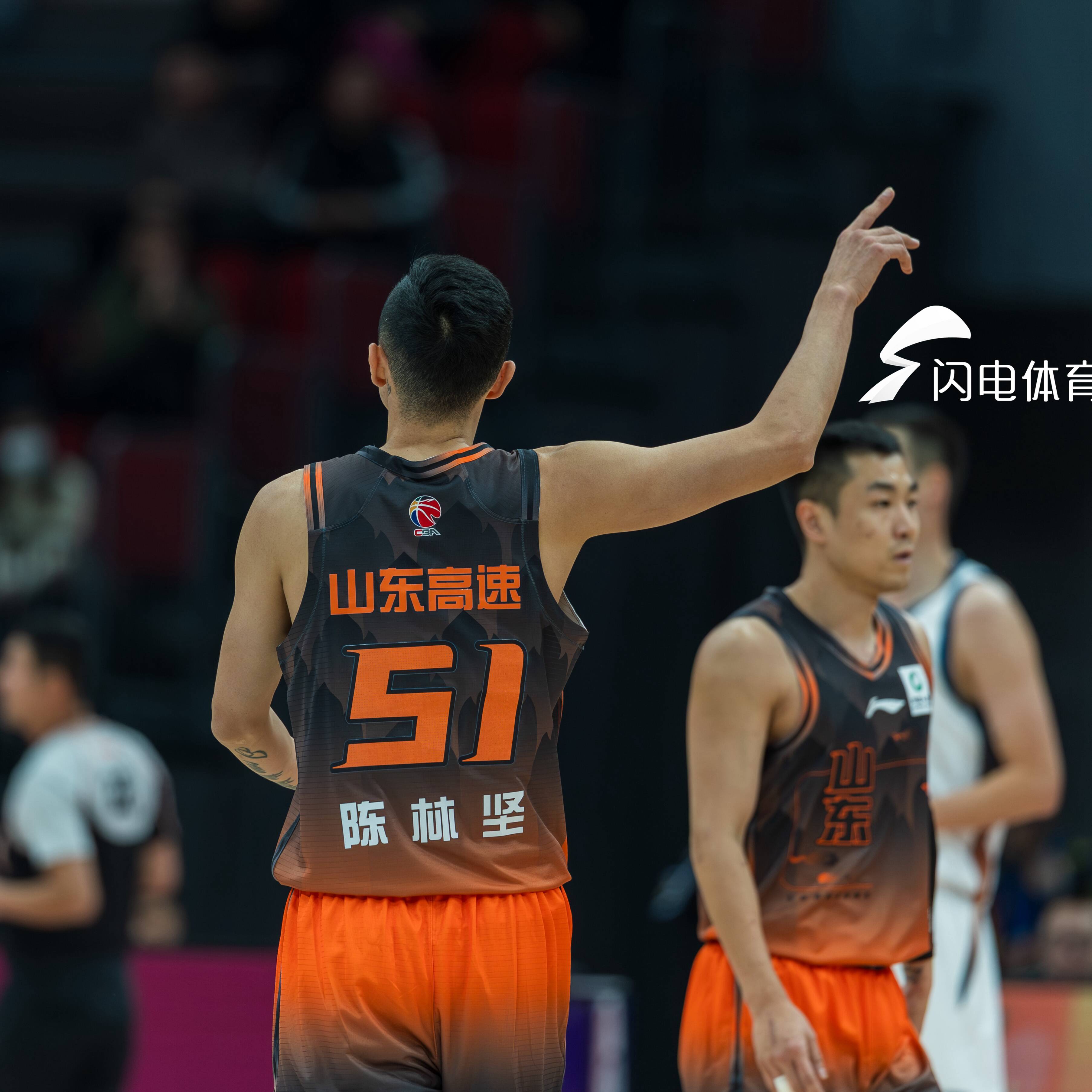 APP下载- 赛后山东男篮调整名单以备西甲Uzi在尤文图斯比赛中惊艳表现，现场解说直呼：塔图姆连续十二场比赛得分超过大比分领先